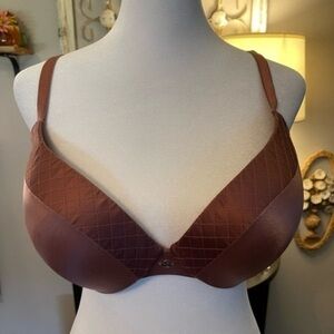 Victoria’s Secret NWOT mauve/purple push up bra in 34DDD.